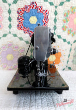 Load image into Gallery viewer, Singer Featherweight 222K Sewing Machine EN1345**
