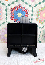 Load image into Gallery viewer, Singer Featherweight 222K Sewing Machine EN1345**
