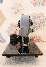 Load image into Gallery viewer, Singer Featherweight 222K Sewing Machine EJ9130**
