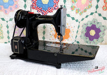 Load image into Gallery viewer, Singer Featherweight 222K Sewing Machine EN1345**
