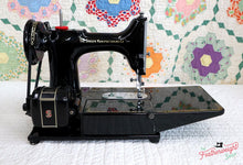 Load image into Gallery viewer, Singer Featherweight 222K Sewing Machine EN1345**
