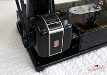 Load image into Gallery viewer, Singer Featherweight 222K Sewing Machine EN1345**
