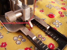 Load image into Gallery viewer, Eyelet Cam for the Singer Buttonholer (Vintage Original)
