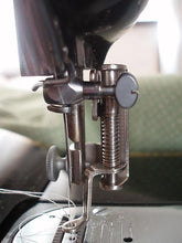 Load image into Gallery viewer, Singer Featherweight 222K Embroidery &amp; Darning Foot (Vintage Original)
