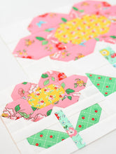 Load image into Gallery viewer, Pattern, Spring Flower Quilt Block by Ellis &amp; Higgs (digital download)
