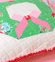 Load image into Gallery viewer, Pattern, Tis The Season Pillow Cover / MINI Quilt by Ellis &amp; Higgs  (digital download)
